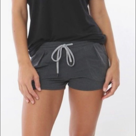 REN ACTIVE Pants - NWT REN ACTIVE RUN SHORTS W/POCKETS QUICK DRY